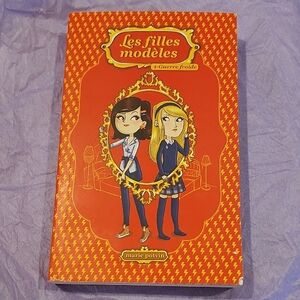📚 4/$20 📚 Les Filles Modèles Book 1